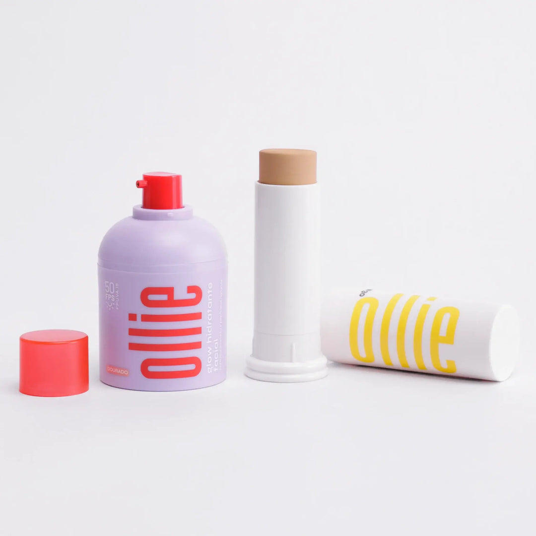 Kit pele iluminada da Ollie em fundo branco , composto por glow hidratante facial FPS 50 e protetor solar em bastão com cor FPS 95